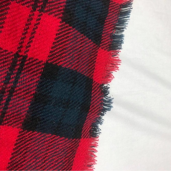 Plaid and Houndstooth Patterned Scarf - Picture 4 of 11